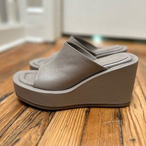 $395 Paloma Barcelo Estrella Platform Sandals in Taupe 38